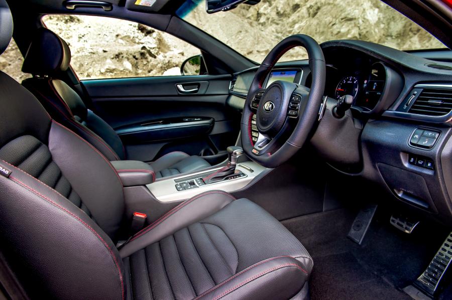 Интерьер Kia Optima Sportswagon GT Line 2016 года  (UK) (фото 9 из 31)